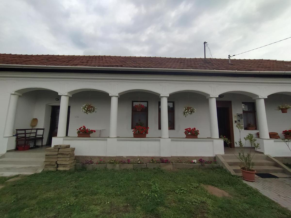 Heni Vendeghaza Hotel Vadna Bagian luar foto