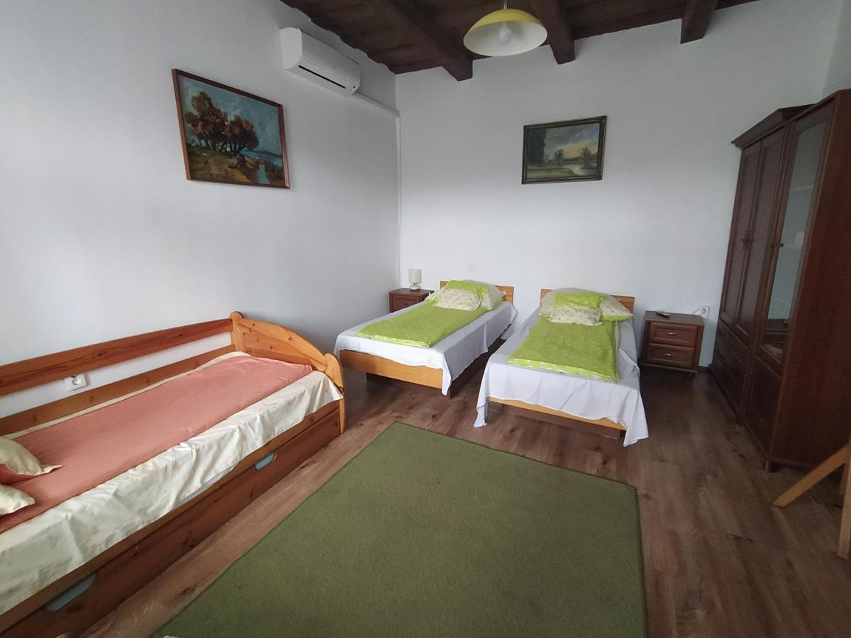 Heni Vendeghaza Hotel Vadna Bagian luar foto