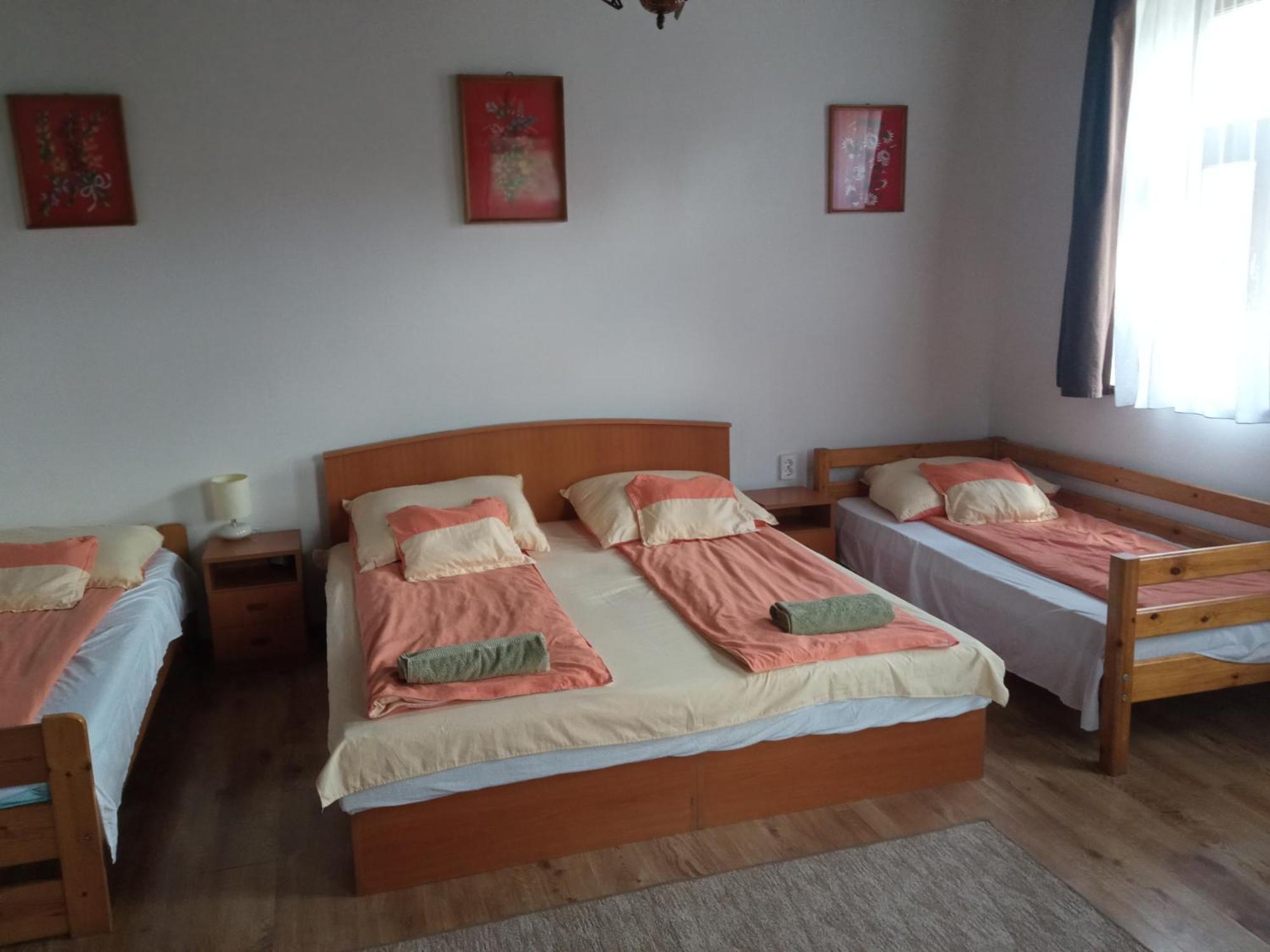 Heni Vendeghaza Hotel Vadna Bagian luar foto