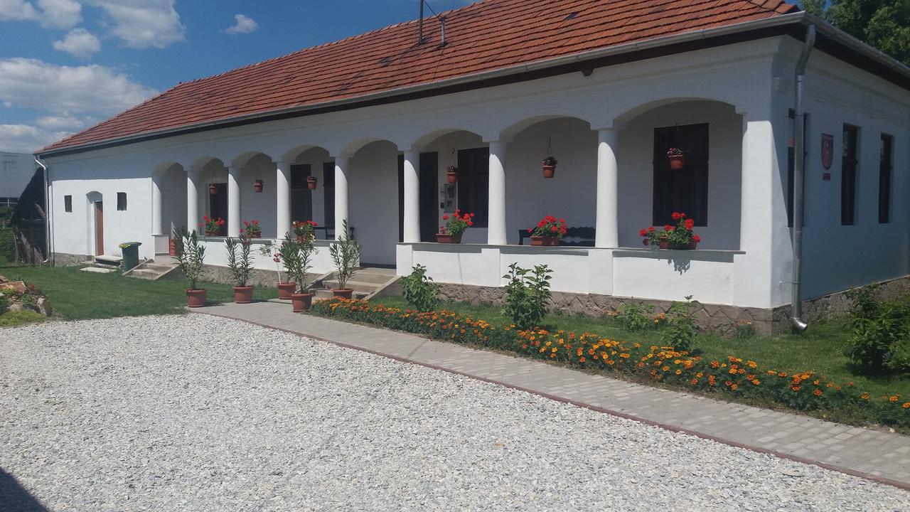 Heni Vendeghaza Hotel Vadna Bagian luar foto